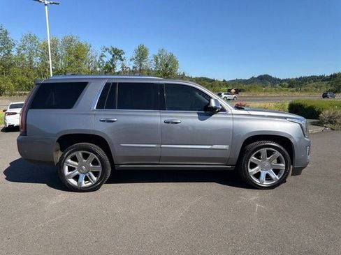 Used 2020 Cadillac Escalade Premium Luxury AWD/4WD image 12
