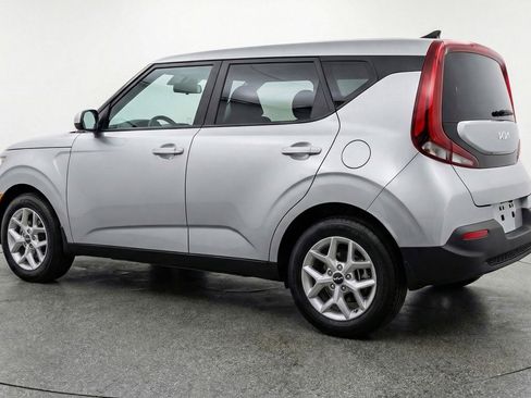 Used 2025 Kia Soul LX w/ LX Technology Package FWD image 6