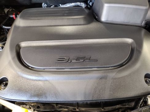 Used 2023 Chrysler Voyager LX FWD image 7