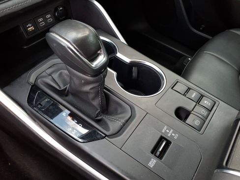 Used 2023 Toyota Highlander XLE FWD image 21