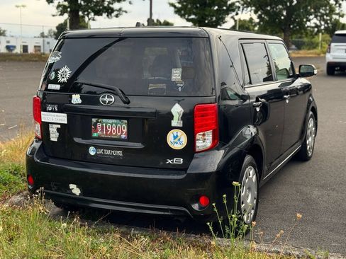 Used 2015 Scion xB FWD image 2