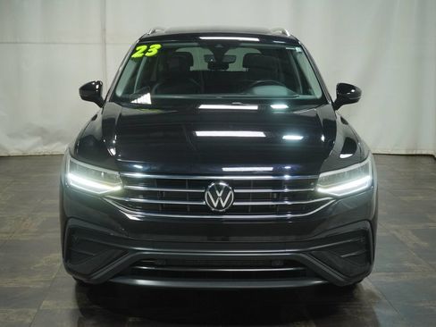 Used 2023 Volkswagen Tiguan SE w/ Panoramic Sunroof Package AWD/4WD image 9