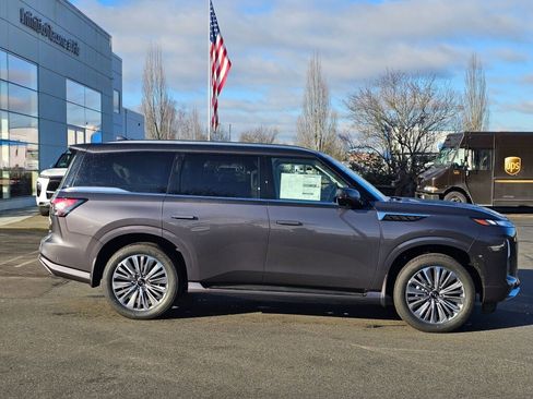 New 2025 INFINITI QX80 Luxe image 8