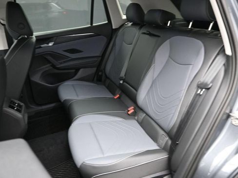 New 2025 Volkswagen Tiguan SE image 9