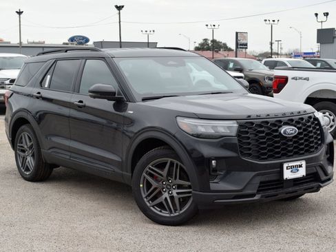 New 2026 Ford Explorer ST-Line w/ ST-Line Street Pack RWD image 3