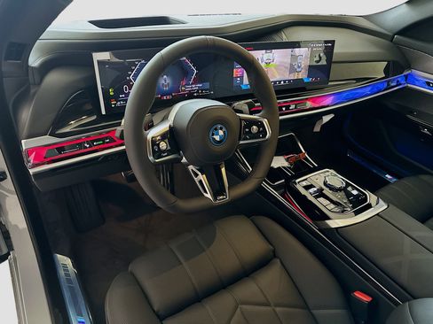 New 2026 BMW 750e xDrive image 7