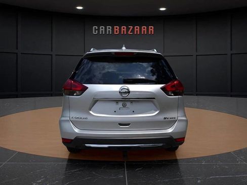 Used 2018 Nissan Rogue SV image 4