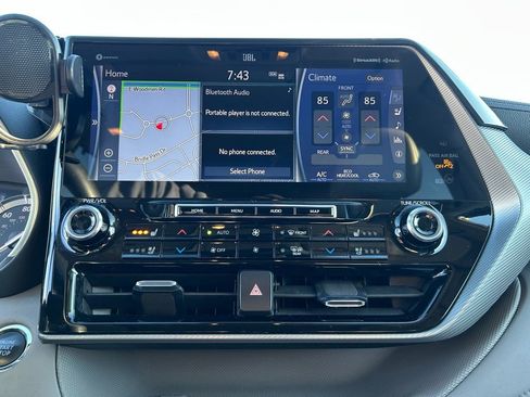 Used 2022 Toyota Highlander Platinum image 17