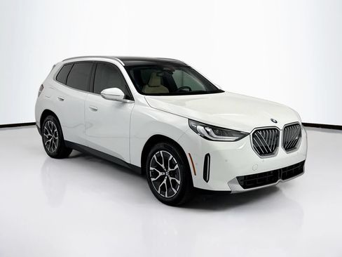 Used 2025 BMW X3 xDrive30i w/ Premium Package AWD/4WD image 3