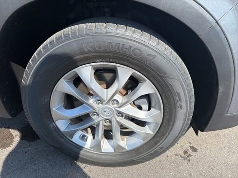 Used 2020 Hyundai Santa Fe SE image 4