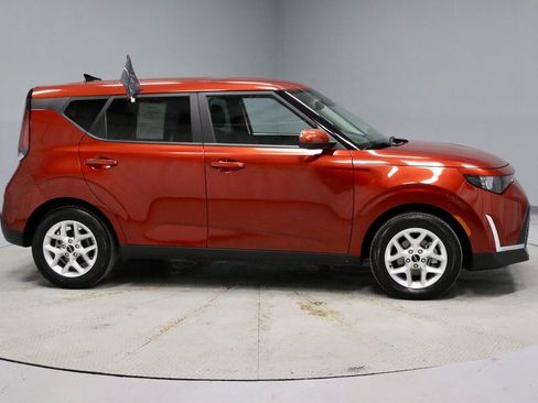 Used 2023 Kia Soul LX w/ LX Technology Package image 6