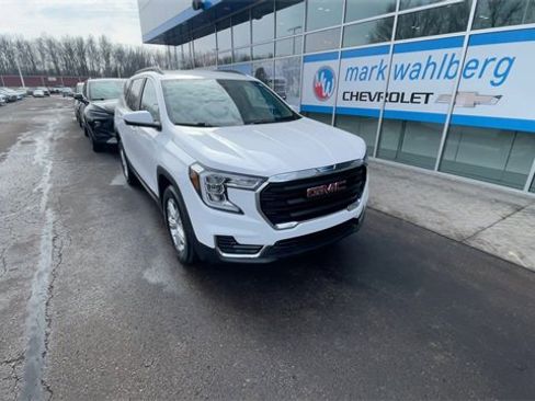 Certified 2024 GMC Terrain SLE w/ Driver Convenience Package image 2