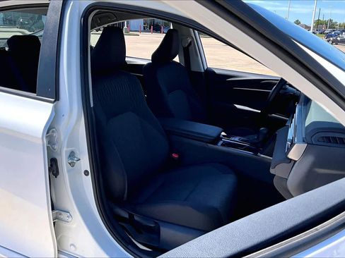 Used 2025 Toyota Camry LE FWD image 9