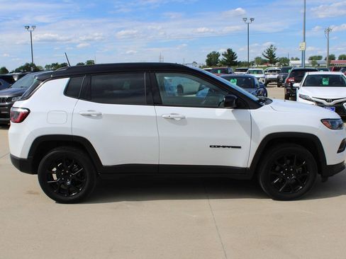 Used 2022 Jeep Compass Latitude w/ Convenience Group AWD/4WD image 4