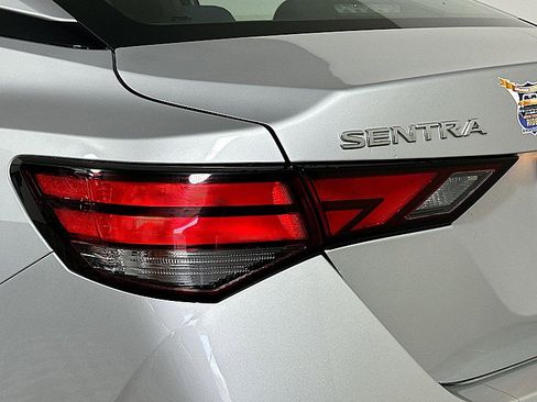 Used 2020 Nissan Sentra SV FWD image 23