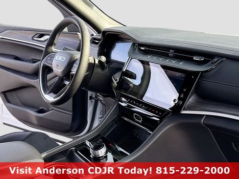 New 2026 Jeep Grand Cherokee Altitude image 5