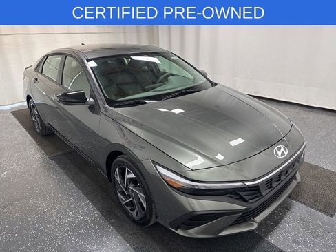 Used 2025 Hyundai Elantra SEL image 4