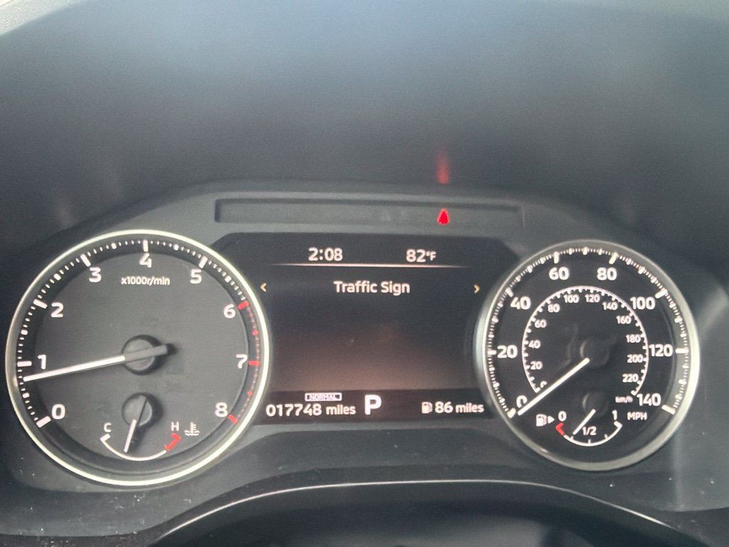 Used 2025 Mitsubishi Outlander SE AWD/4WD image 3