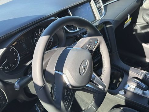 Certified 2025 INFINITI QX50 Luxe w/ Cargo Package AWD/4WD image 11