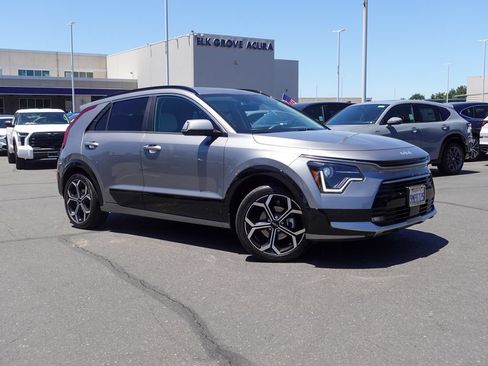 Used 2024 Kia Niro EX Touring FWD image 5
