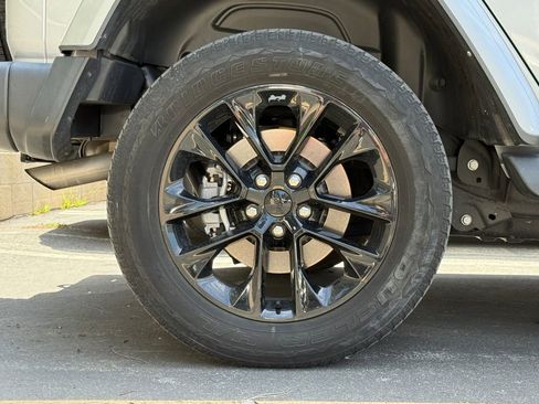 Used 2021 Jeep Wrangler Unlimited Sahara w/ Cold Weather Group AWD/4WD image 6
