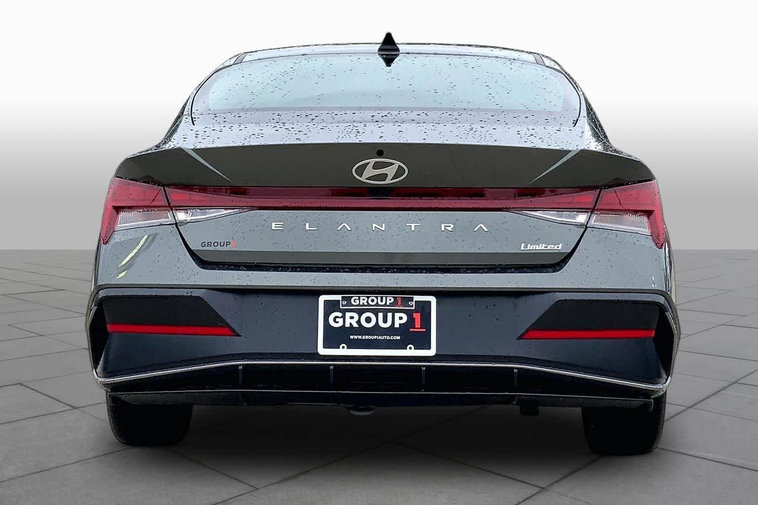 Used 2025 Hyundai Elantra Limited FWD image 5