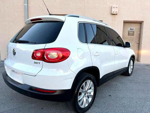 Used 2009 Volkswagen Tiguan SEL image 2