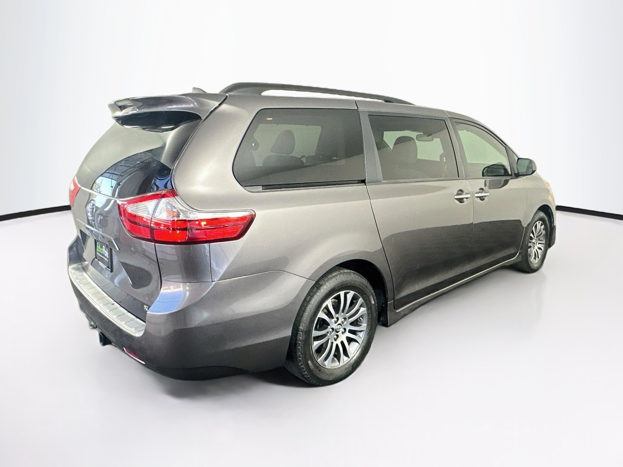 Used 2019 Toyota Sienna XLE FWD image 9