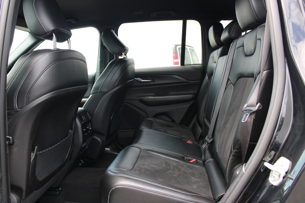 Used 2024 Jeep Grand Cherokee Altitude AWD/4WD image 24