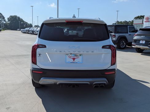 Used 2022 Kia Telluride EX w/ EX Premium Package FWD image 4