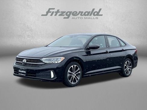 Used 2024 Volkswagen Jetta Sport image 2