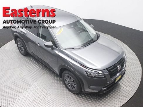 Used 2023 Nissan Pathfinder S AWD/4WD image 3