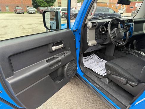 Used 2007 Toyota FJ Cruiser 4WD image 9