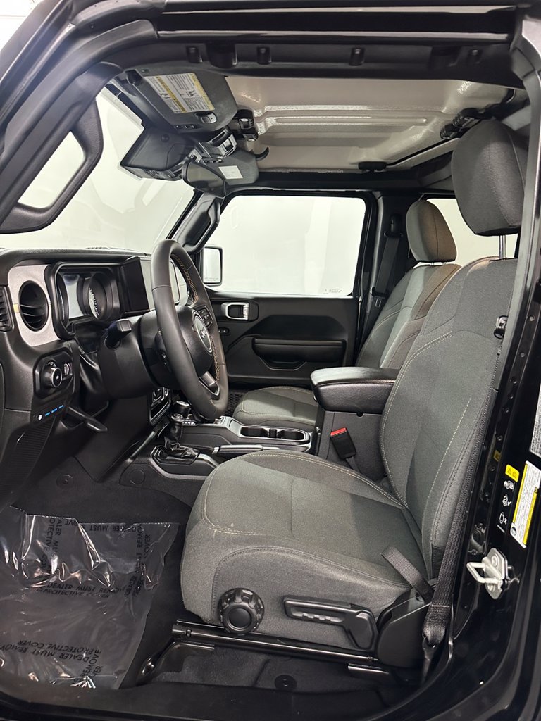 Used 2024 Jeep Wrangler Unlimited w/ Convenience Group AWD/4WD image 10