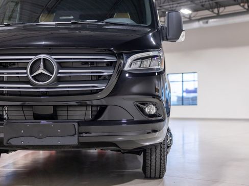 Used 2025 Mercedes-Benz Sprinter 3500 image 10