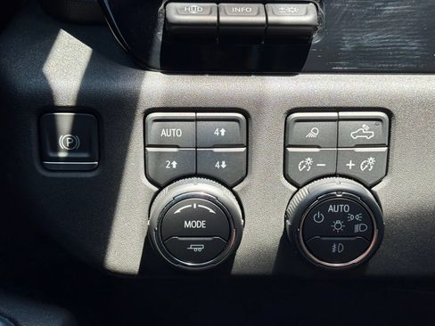 Used 2023 Chevrolet Silverado 1500 High Country w/ High Country Premium Package AWD/4WD image 17