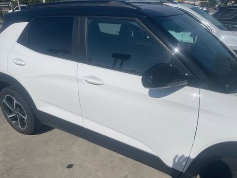 Used 2022 Chevrolet TrailBlazer RS w/ Sun and Liftgate Package image 4