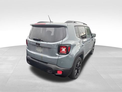 Used 2017 Jeep Renegade Altitude FWD image 3
