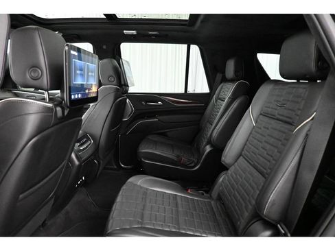 Used 2023 Cadillac Escalade Sport Platinum w/ LPO, ONYX Package AWD/4WD image 32