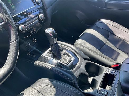 Used 2019 Nissan Rogue SL w/ Premium Package FWD image 18