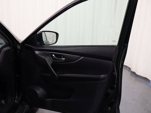 Used 2015 Nissan Rogue S image 13