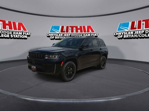 New 2026 Jeep Grand Cherokee Altitude RWD image 4