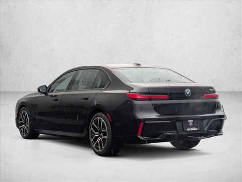 Used 2024 BMW 740i w/ Executive Package image 8