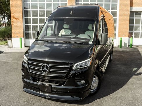 Used 2022 Mercedes-Benz Sprinter 3500 image 2