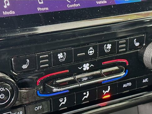 Certified 2024 Jeep Grand Cherokee L Limited w/ Luxury Tech Group II image 32