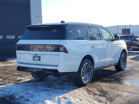 New 2025 Lincoln Navigator Reserve image 4