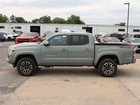 Used 2022 Toyota Tacoma TRD Sport AWD/4WD image 5