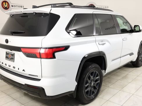 Used 2025 Toyota Sequoia Platinum image 3