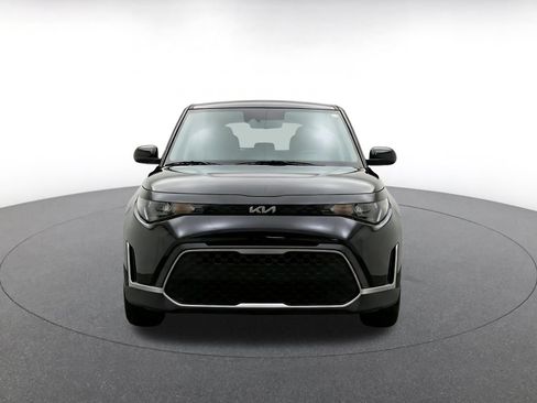 Used 2025 Kia Soul LX w/ LX Technology Package FWD image 2