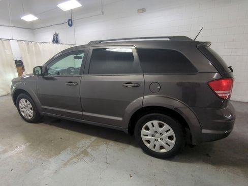 Used 2016 Dodge Journey SE w/ Flexible Seating Group image 9